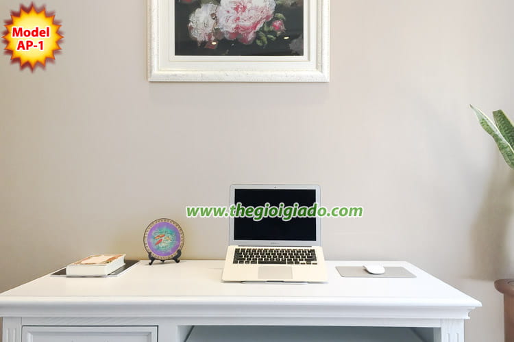 Giá đỡ Laptop trên bàn làm việc