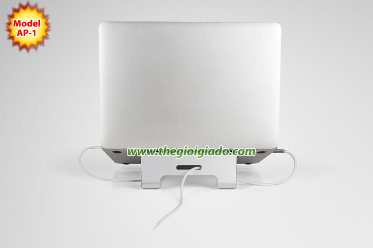 Giá đỡ Laptop trên bàn làm việc